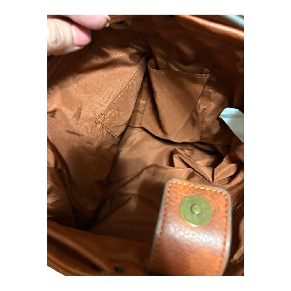Jessica Simpson Timeless Brown Leather Tote with Spacious Design - Picture 3 of 11